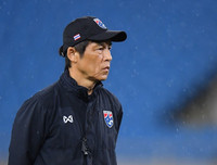 [ẢNH] Chịu nhiều sức ép, tuyển Thái Lan lặng lẽ tập dưới mưa lạnh sân Mỹ Đình