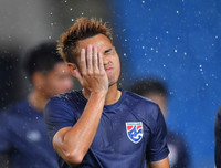 [ẢNH] Chịu nhiều sức ép, tuyển Thái Lan lặng lẽ tập dưới mưa lạnh sân Mỹ Đình