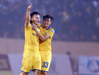 [Ảnh] Đội bóng xứ Nghệ phấn khích với chức vô địch lịch sử