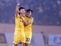 [Ảnh] Đội bóng xứ Nghệ phấn khích với chức vô địch lịch sử