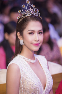 Ngẩn ngơ trước vẻ đẹp của cựu 