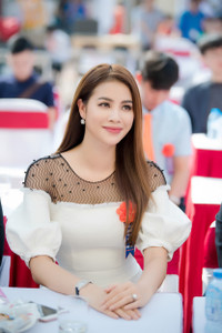 Phạm Hương nhảy flashmob cùng hàng nghìn sinh viên