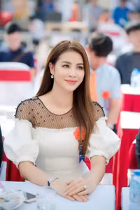 Phạm Hương nhảy flashmob cùng hàng nghìn sinh viên