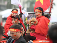 [ẢNH] Người hâm mộ phủ kín, biến Mỹ Đình thành 