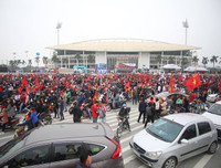 [ẢNH] Người hâm mộ phủ kín, biến Mỹ Đình thành 