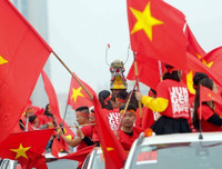 [ẢNH] Người hâm mộ phủ kín, biến Mỹ Đình thành 