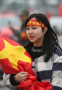 [ẢNH] Người hâm mộ phủ kín, biến Mỹ Đình thành 