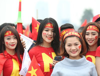 [ẢNH] Người hâm mộ phủ kín, biến Mỹ Đình thành 