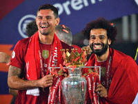 [ẢNH] Mở tiệc bàn thắng trước Chelsea, Liverpool lần đầu nâng cúp vô địch Premier League