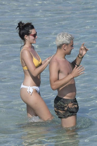 [ẢNH] Bạn gái xinh như mộng của Paulo Dybala vừa nhiễm Covid-19