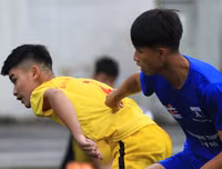 [ẢNH] Hồng Thái đá như những chiến binh, ĐKVĐ Trần Quốc Tuấn chứng tỏ bản lĩnh