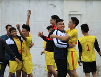 [ẢNH] Hồng Thái đá như những chiến binh, ĐKVĐ Trần Quốc Tuấn chứng tỏ bản lĩnh