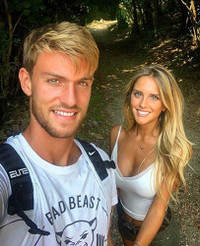 [ẢNH] Vẻ đẹp bốc lửa của vợ trung vệ Rugani vừa nhiễm Covid-19