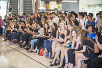 Xuất hiện gương mặt giống hệt Hoàng Thùy