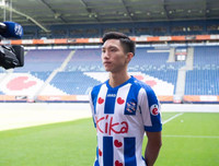 [ẢNH] Đoàn Văn Hậu được giao xe sang gì ở Hà Lan?