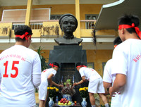 Thầy trò trường Nguyễn Thị Minh Khai tưng bừng xuất quân