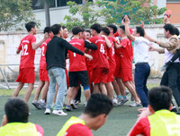 [ẢNH] Hai chiều cảm xúc sau loạt penalty đưa THPT Phùng Khắc Khoan vào vòng 1/8