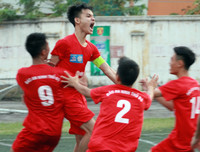 [ẢNH] Hai chiều cảm xúc sau loạt penalty đưa THPT Phùng Khắc Khoan vào vòng 1/8