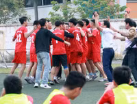 [ẢNH] Hai chiều cảm xúc sau loạt penalty đưa THPT Phùng Khắc Khoan vào vòng 1/8