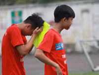 [ẢNH] Hai chiều cảm xúc sau loạt penalty đưa THPT Phùng Khắc Khoan vào vòng 1/8