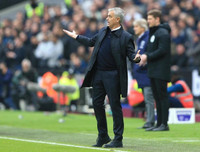 [ẢNH] Muôn sắc thái của HLV Mourinho trong màn ra mắt thắng hú vía cùng Tottenham