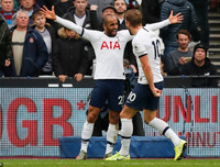 [ẢNH] Muôn sắc thái của HLV Mourinho trong màn ra mắt thắng hú vía cùng Tottenham