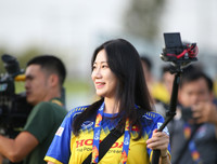 [ẢNH] Mặc áo U23 Việt Nam, nữ phóng viên Hàn Quốc xinh đẹp gây sốt