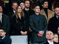 [ẢNH] Bạn gái diện nội y bốc lửa, sao Bayern Munich lúng túng