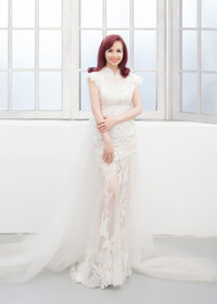 Hoa hậu Diệu Hoa cùng chồng hạnh phúc bên 3 con