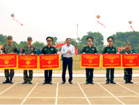 Bộ đội Hà Nội thi bắn súng trường, gói thuốc nổ, võ chiến đấu