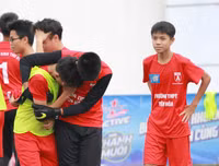 [ẢNH] Dẫn bàn ngay phút đầu, THPT Yên Hòa thắng hú vía sau loạt luân lưu