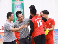 [ẢNH] Dẫn bàn ngay phút đầu, THPT Yên Hòa thắng hú vía sau loạt luân lưu