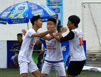 [ẢNH] THPT Dương Xá vượt qua THPT Nguyễn Tất Thành sau bữa tiệc bóng đá