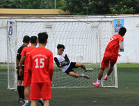 [ẢNH] THPT Dương Xá vượt qua THPT Nguyễn Tất Thành sau bữa tiệc bóng đá