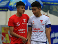 [ẢNH] THPT Dương Xá vượt qua THPT Nguyễn Tất Thành sau bữa tiệc bóng đá