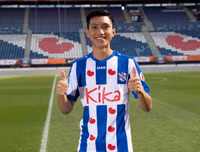 [ẢNH] Đoàn Văn Hậu tươi rói trong ngày ra mắt đội bóng Hà Lan