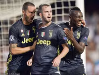 [ẢNH] Hài hước hình ảnh Ronaldo nức nở khóc như trẻ con khi nhận thẻ đỏ