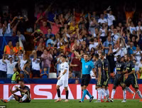 [ẢNH] Hài hước hình ảnh Ronaldo nức nở khóc như trẻ con khi nhận thẻ đỏ