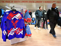 [ẢNH] Ngộ nghĩnh những chiếc áo đón Giáng sinh của các CLB Premier League