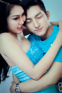 Nhìn lại 2 cuộc hôn nhân sóng gió của 