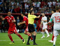 [ẢNH] Ăn mừng cảm xúc, cầu thủ Iran lại chưng hửng vì bị VAR 