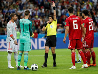 [ẢNH] Ăn mừng cảm xúc, cầu thủ Iran lại chưng hửng vì bị VAR 