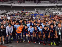 [ẢNH] Tự tin thái quá, HLV Indonesia chỉ biết ôm mặt khi thua đậm Thái Lan