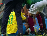 [ẢNH] Mặc mọi giễu cợt, Neymar lém lỉnh diễn lại 