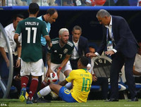 [ẢNH] Mặc mọi giễu cợt, Neymar lém lỉnh diễn lại 