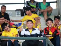 Muôn cảm xúc đáng yêu của các CĐV trên khán đài bóng đá học sinh Hà Nội