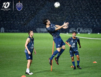 [ẢNH] Xuân Trường lạnh lùng trong vai người mẫu ảnh ở Thái Lan