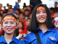 [ẢNH] Nữ sinh cổ vũ hết mình, khuấy động khán đài trận chung kết