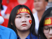 [ẢNH] Nữ sinh cổ vũ hết mình, khuấy động khán đài trận chung kết