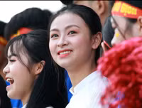 [ẢNH] Nữ sinh cổ vũ hết mình, khuấy động khán đài trận chung kết